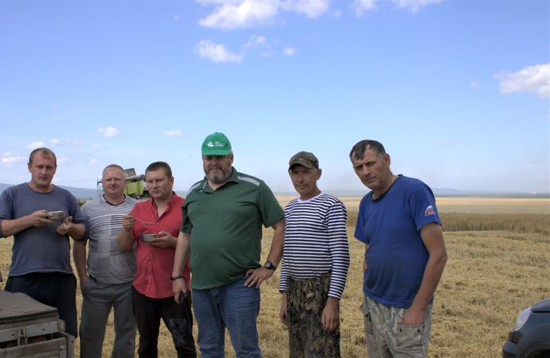 Механизаторы обедают